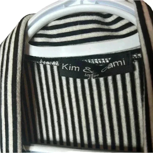 Kim & Cami Size Large verticals pinstripe sleeveless button down collared blouse - Picture 3 of 3